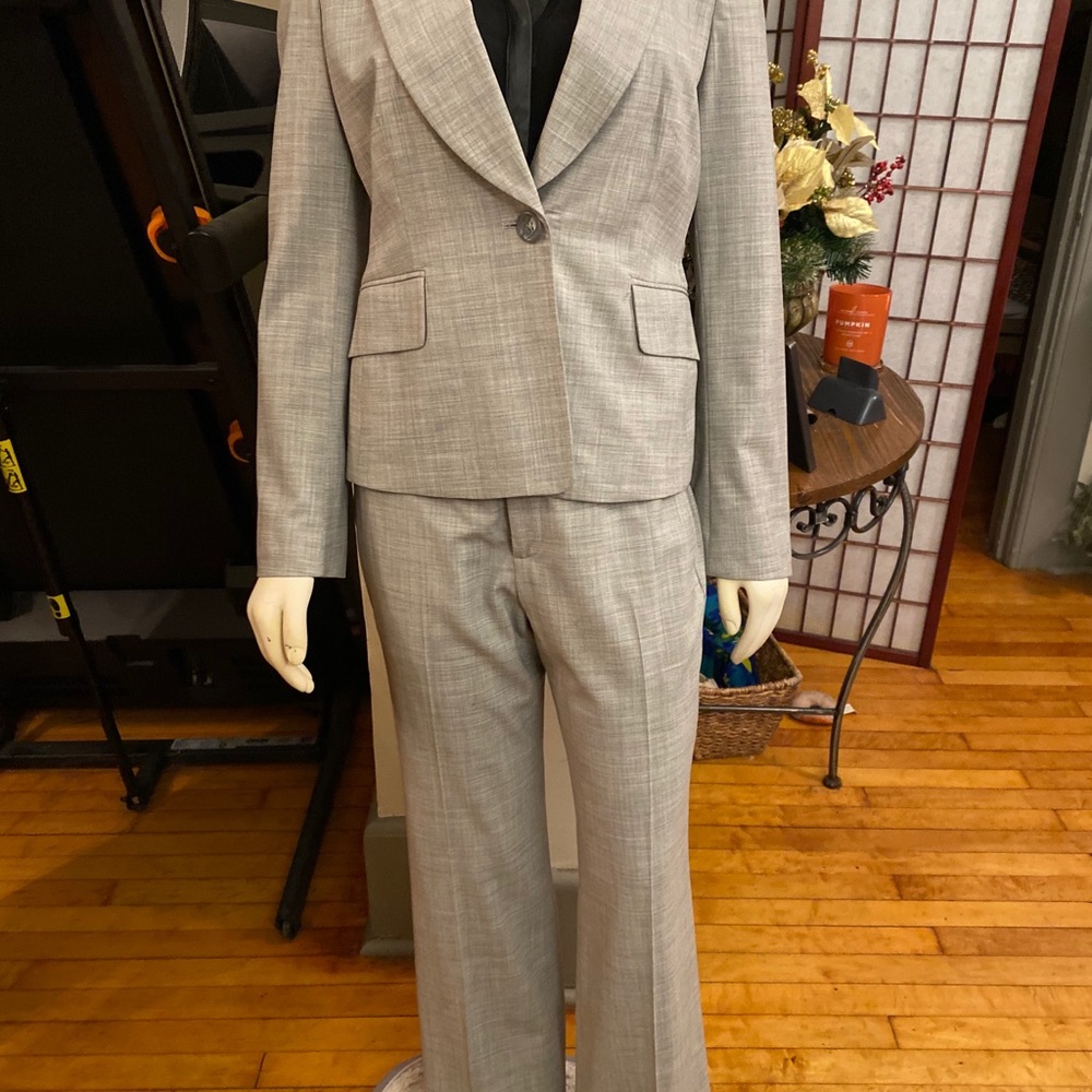 Banana Republic woman’s 2-piece suit.